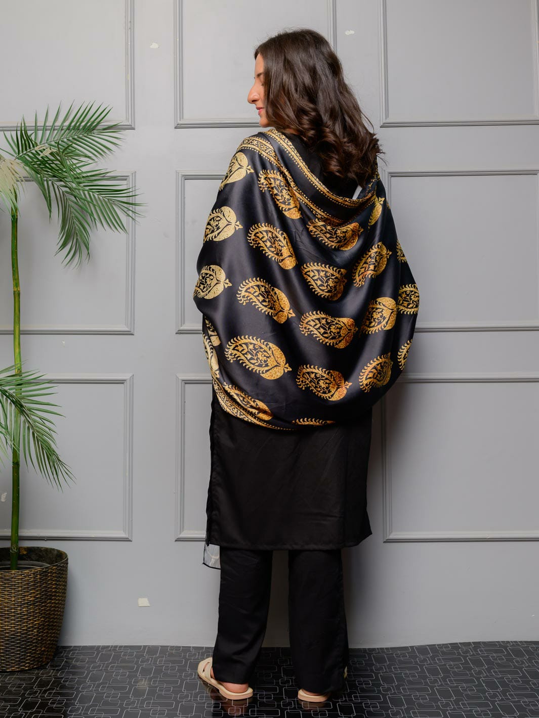 Ajrak batik odhni (black n gold)