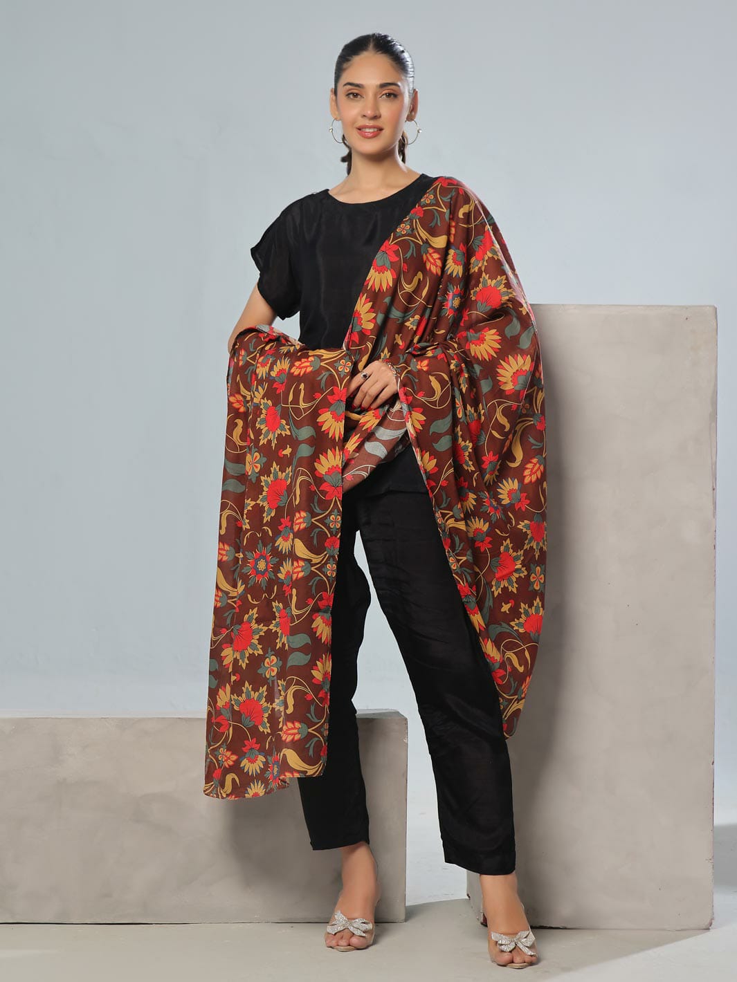 Kiari lawn odhni