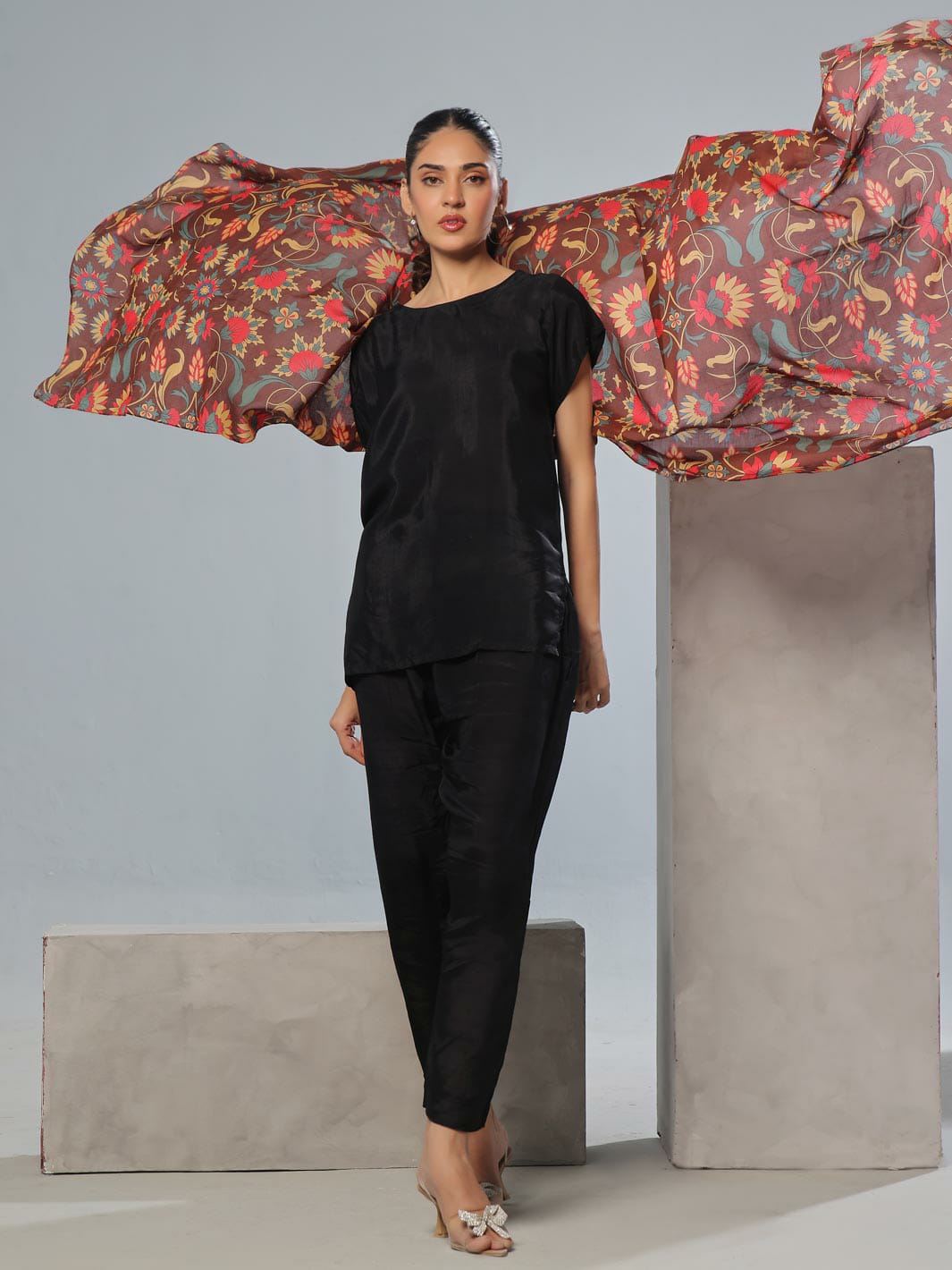 Kiari lawn odhni