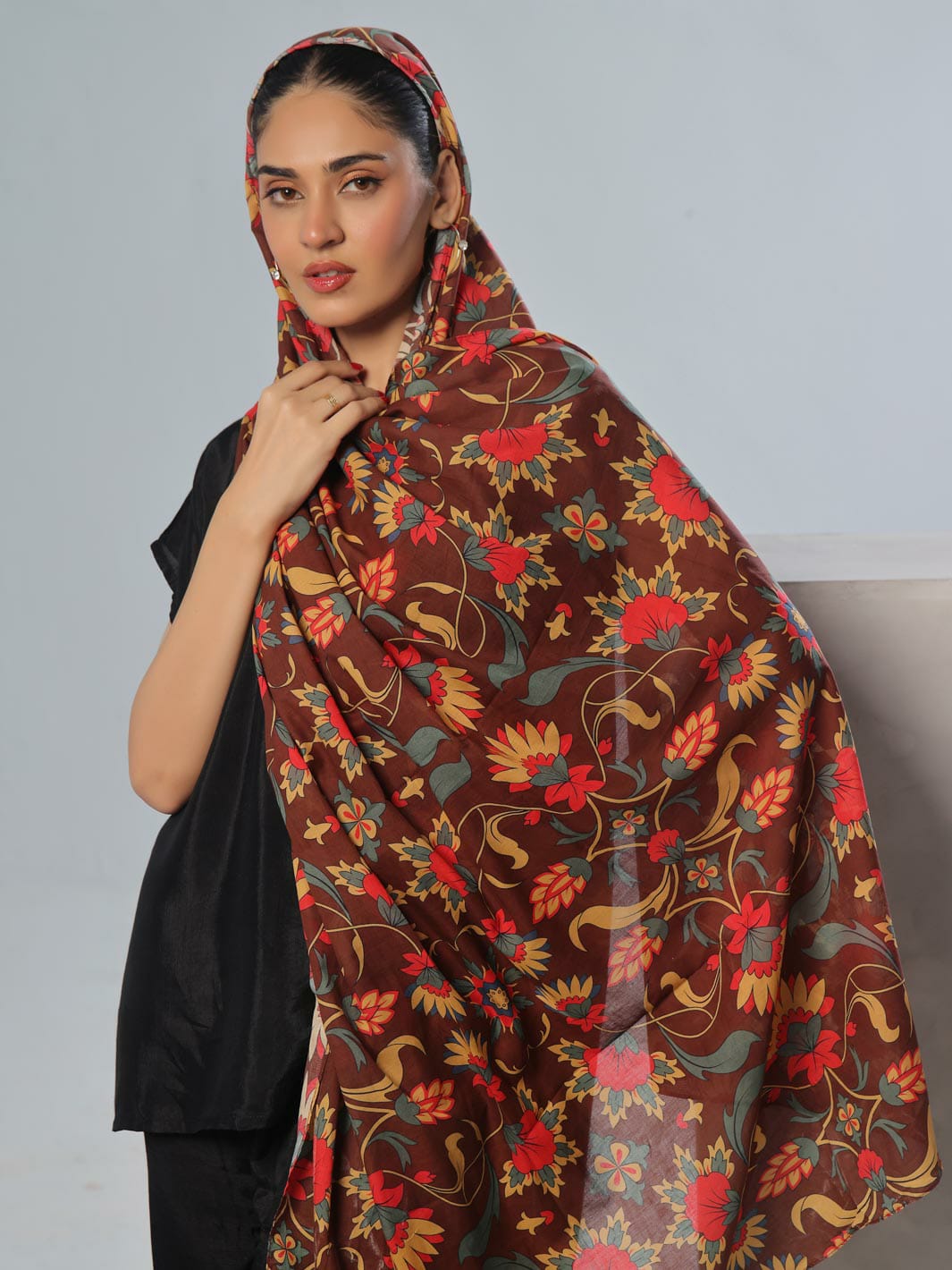 Kiari lawn odhni