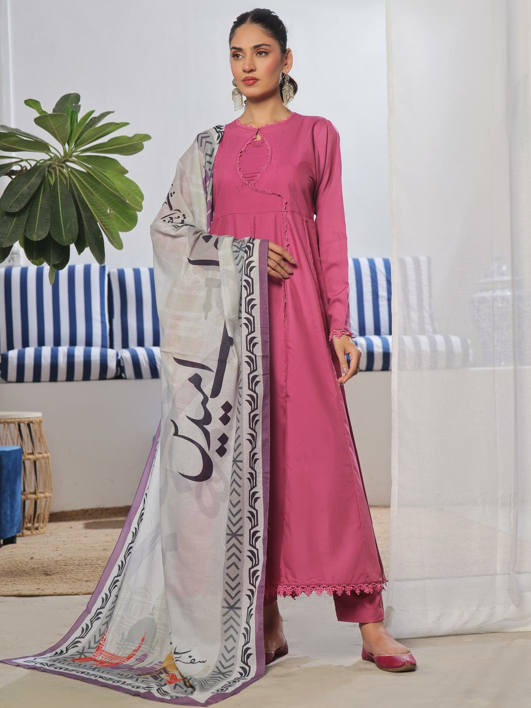 Khuaab lawn odhni