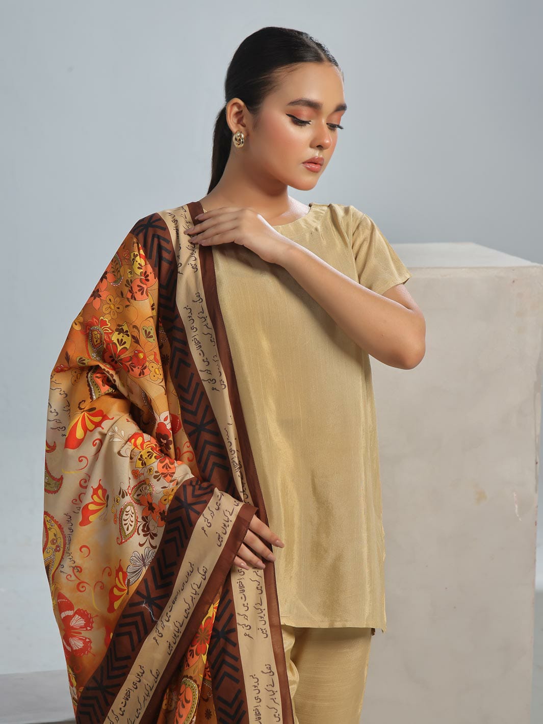 Nikaar lawn odhni