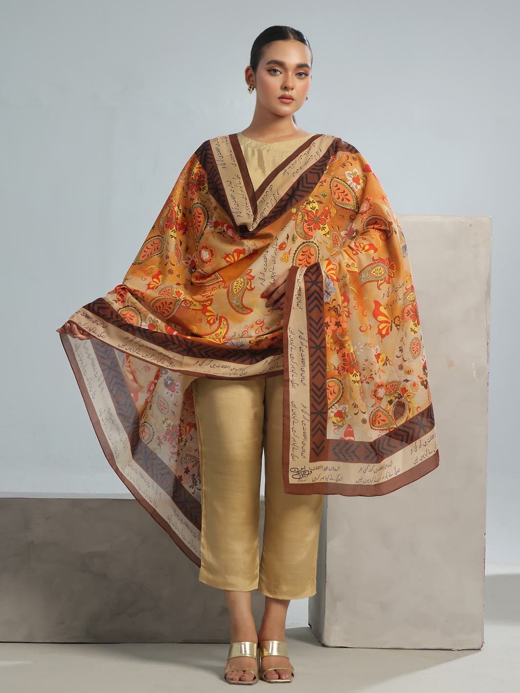 Nikaar lawn odhni