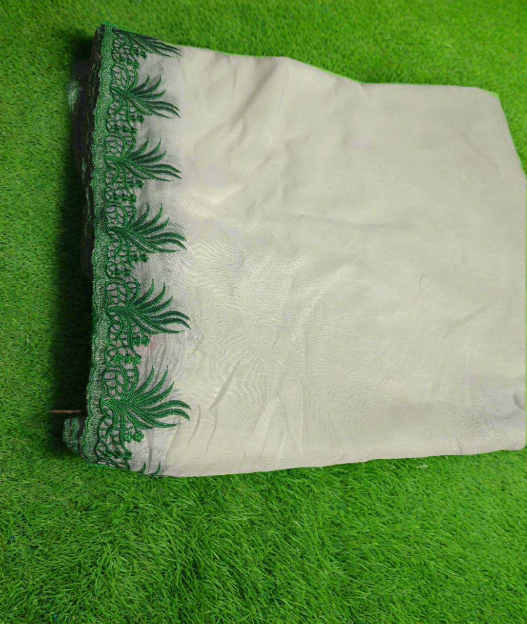 Voile Lawn White On Green