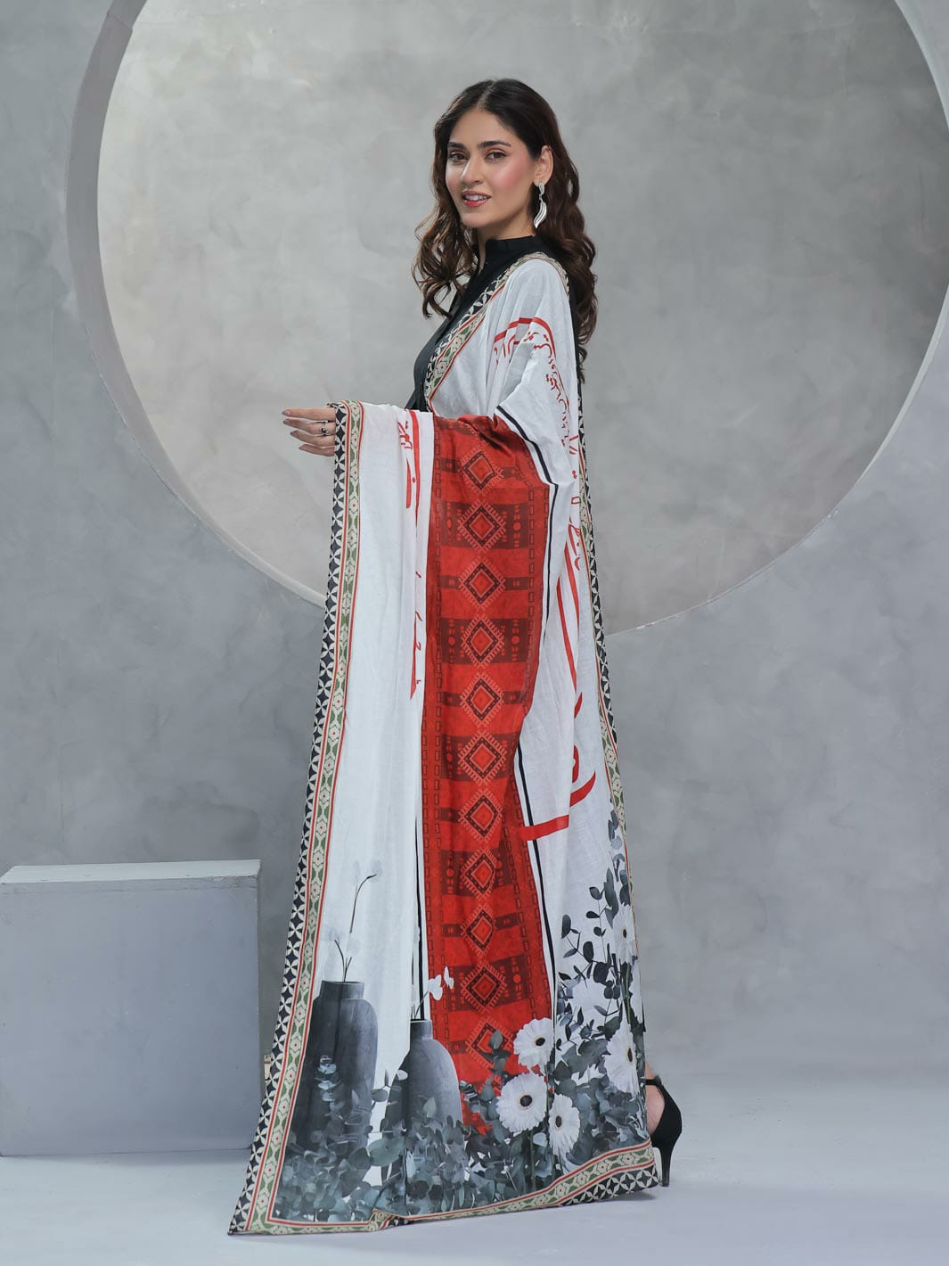 Muskaan lawn odhni