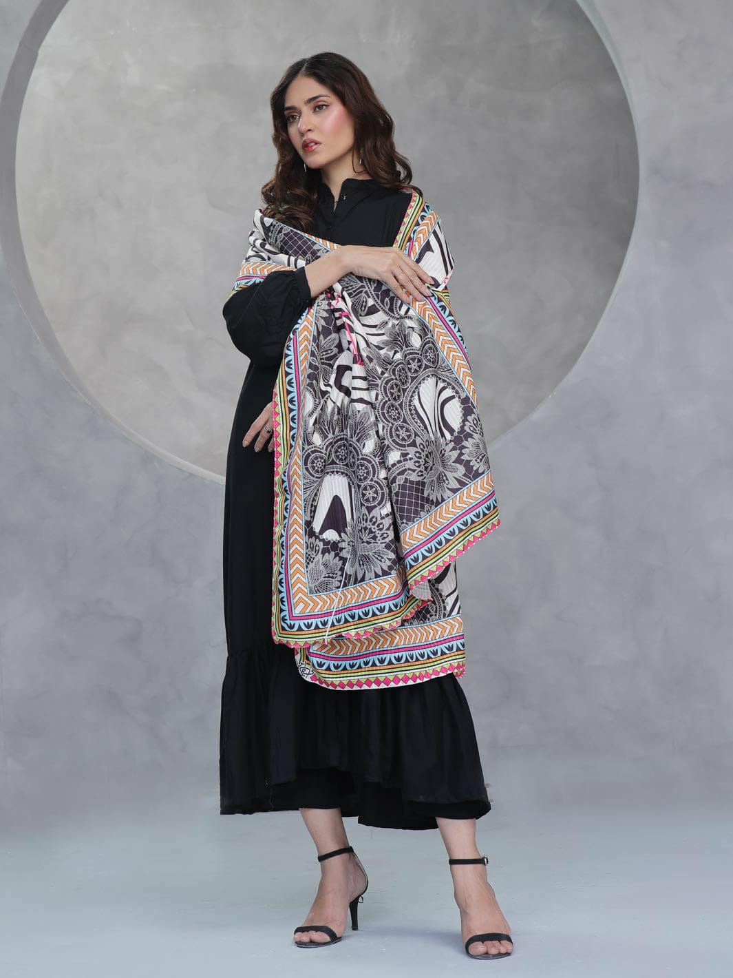 Lalazar lawn Odhni