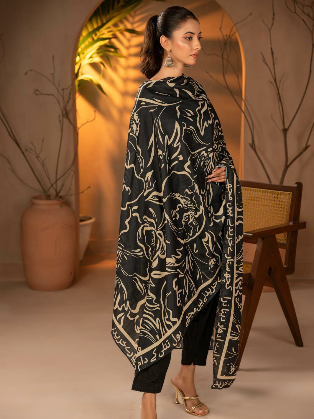 Doodle Art Odhni(Black)