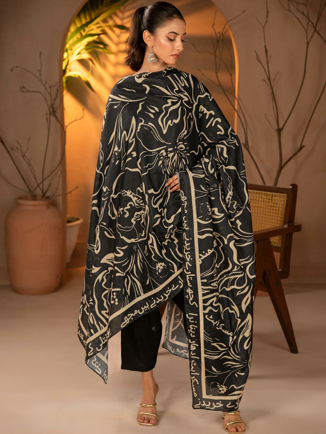Doodle Art Odhni(Black)