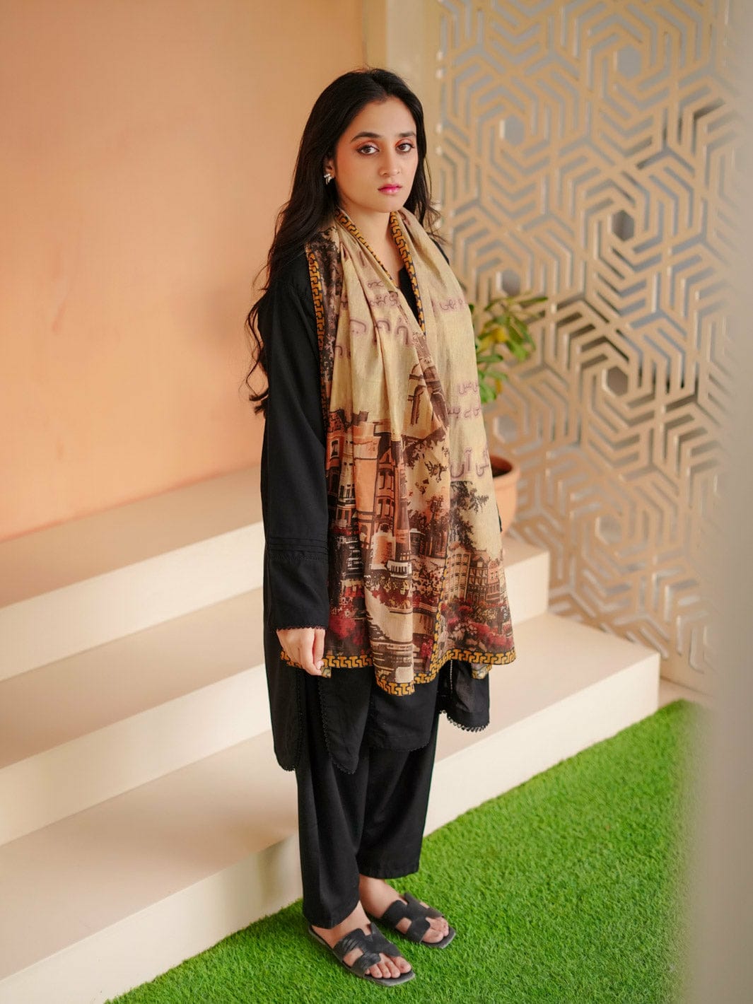 Sharjeena Odhni
